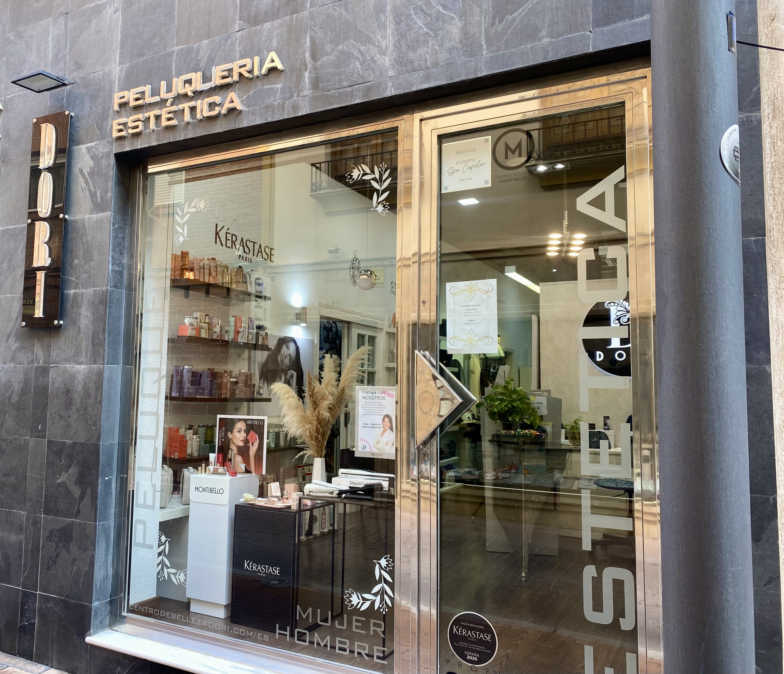 Fachada de Centro de Belleza Dori en Motril (Granada)