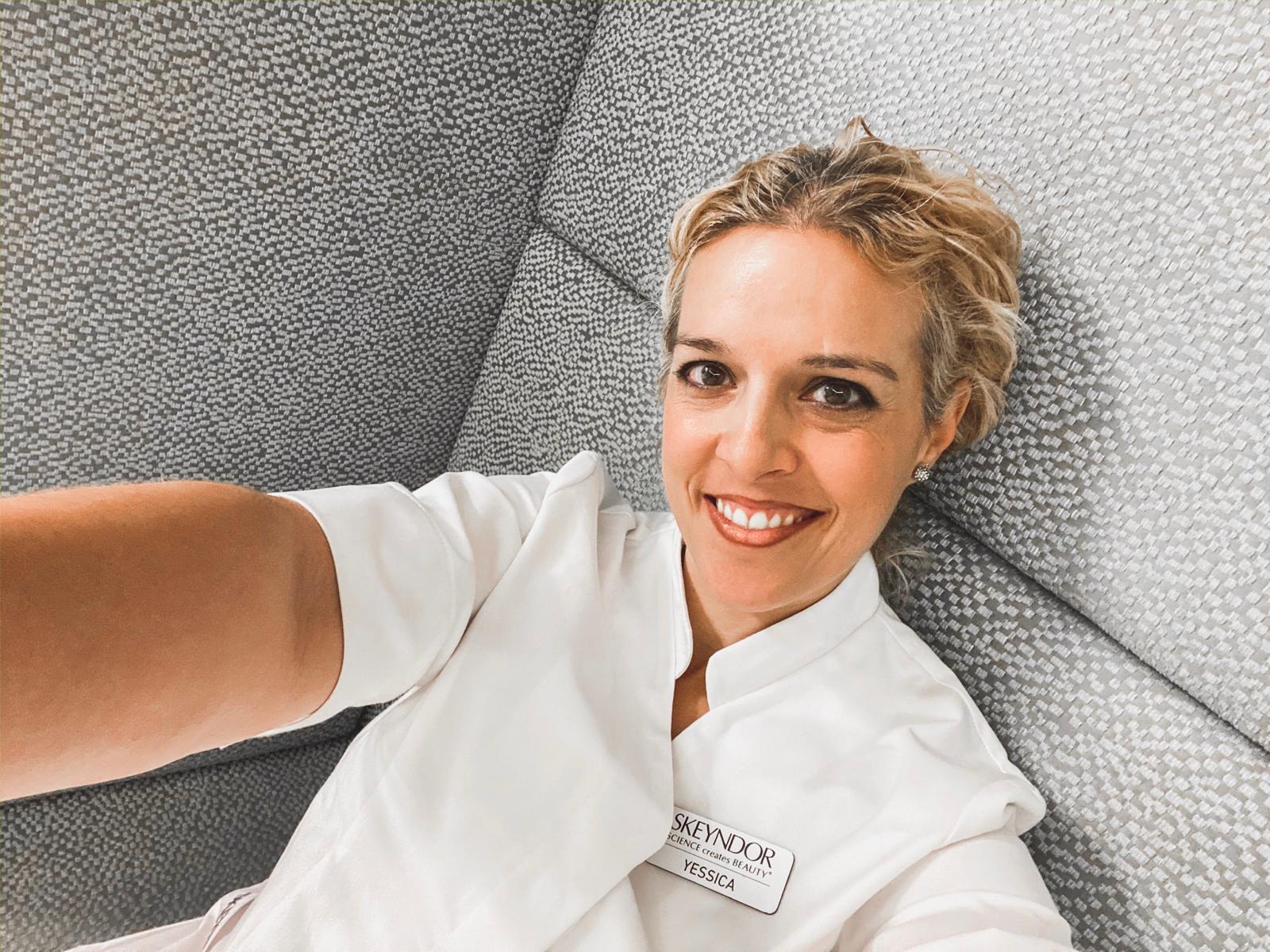 Foto de Yéssica Molina para el cabecero del apartado de estetica de Centro de Belleza Dori en Motril (Granada)